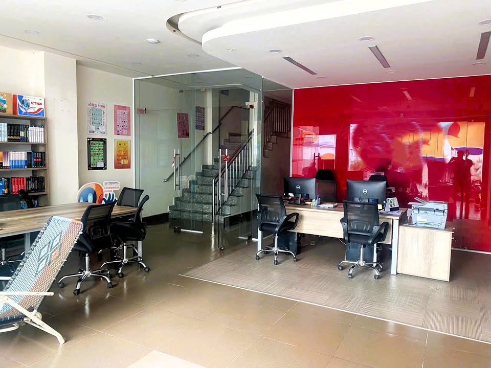 Nhà mặt tiền Võ Văn Ngân, Thủ Đức 700m² giá 100 triệu - Kinh doanh đa ngành ngay trung tâm!