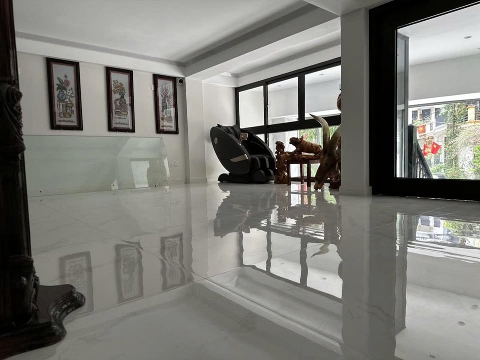 Nhà phố cho thuê Lạc Long Quân, Cầu Giấy 95m² giá 23 triệu - Kinh doanh đắc địa!