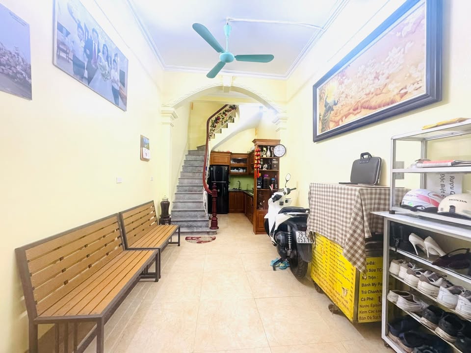 Nhà riêng 5 tầng 28m² tại Ngõ Cẩm Văn, Đống Đa - Sẵn khách vào ở ngay!