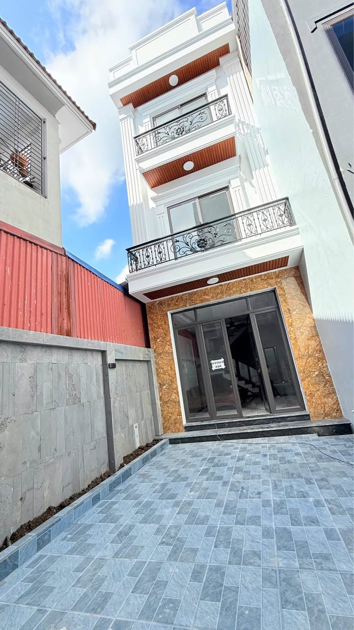 Nhà 3 tầng độc lập tại Quỳnh Hoàng, An Dương - Giá 3.19 tỷ, tặng sofa cao cấp!