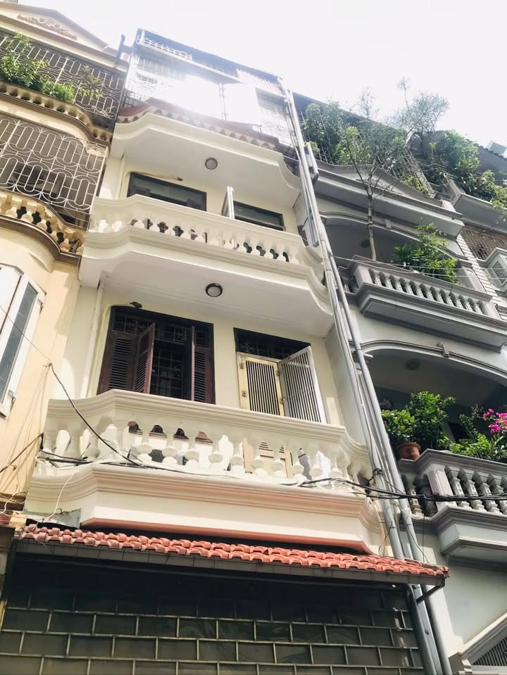 Nhà mặt phố Tôn Thất Tùng 48m² giá thương lượng - Vị trí đắc địa, chủ chính chủ!