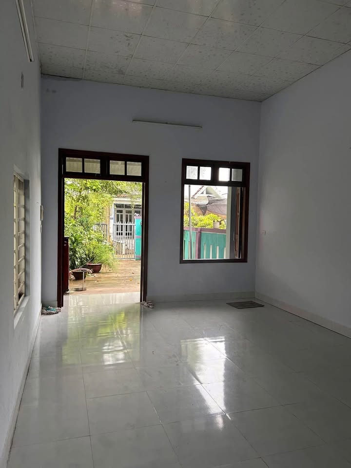 Nhà cấp 4 Tư Nghĩa 150m² giá 1 tỷ - Kiên cố, mát mẻ, gần trường học!