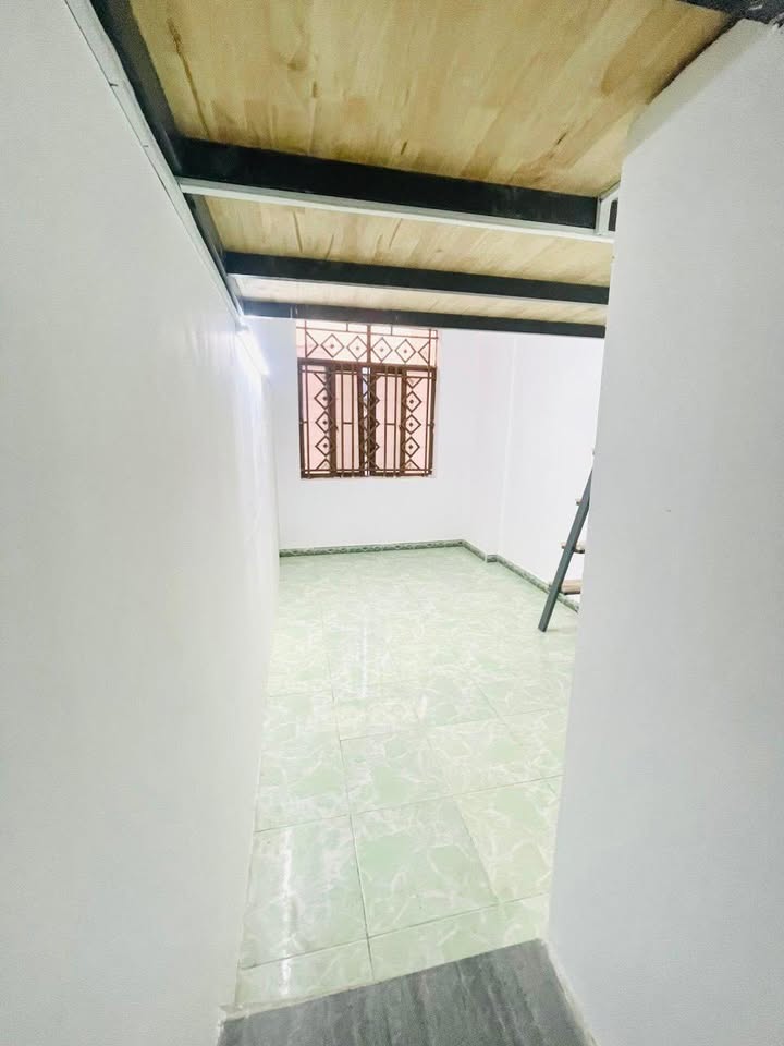 Phòng cho thuê tại 37 Thoại Ngọc Hầu, Quận Tân Phú, giá chỉ 2.5 triệu - Không chung chủ, an ninh 24/24