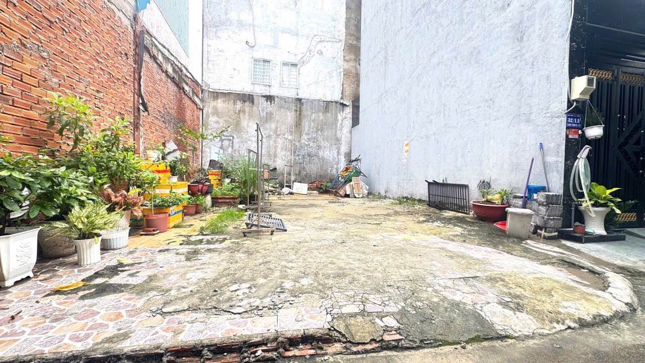 Đất thổ cư quận 12, 60m² giá 3.1 tỷ - Sát bến xe buýt và chợ Giãn Dân!