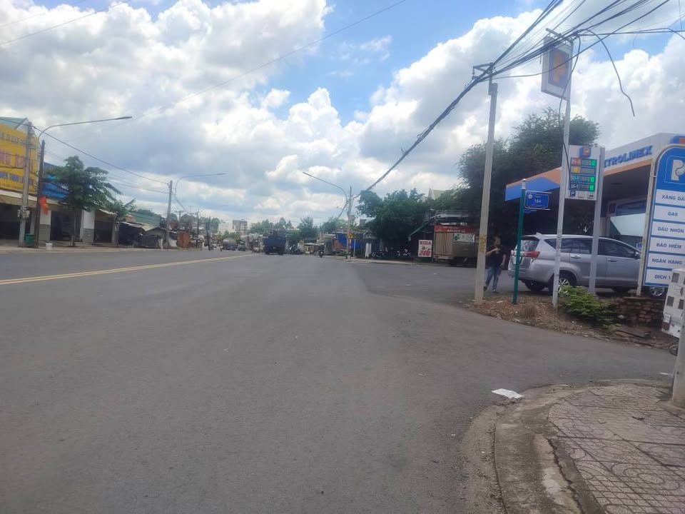 Đất nền 900m² mặt tiền đường Nguyễn Huệ, giá chỉ 2 tỷ - Cơ hội đầu tư tuyệt vời!