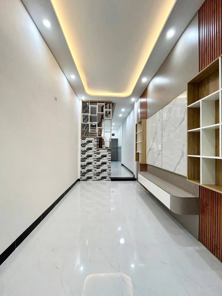 Nhà 2 tầng đường Nguyễn Thái Học 45m² giá 2.5 tỷ - Sổ đỏ chính chủ, gần biển!