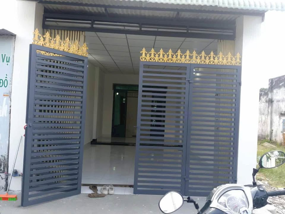 Nhà phố Hòa Thành 114m² giá 1.19 tỷ - Hoàn thiện mới đẹp, sân ô tô!