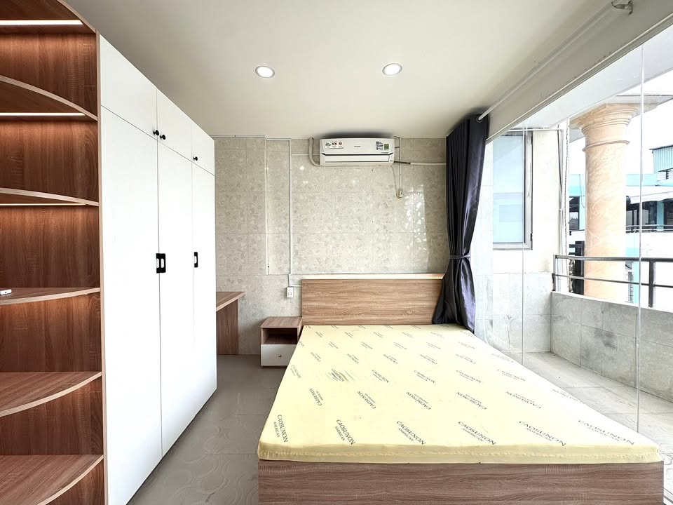 Căn hộ 2PN cho thuê mặt tiền Điện Biên Phủ, Quận 3 - Ban công lớn, view thoáng mát!