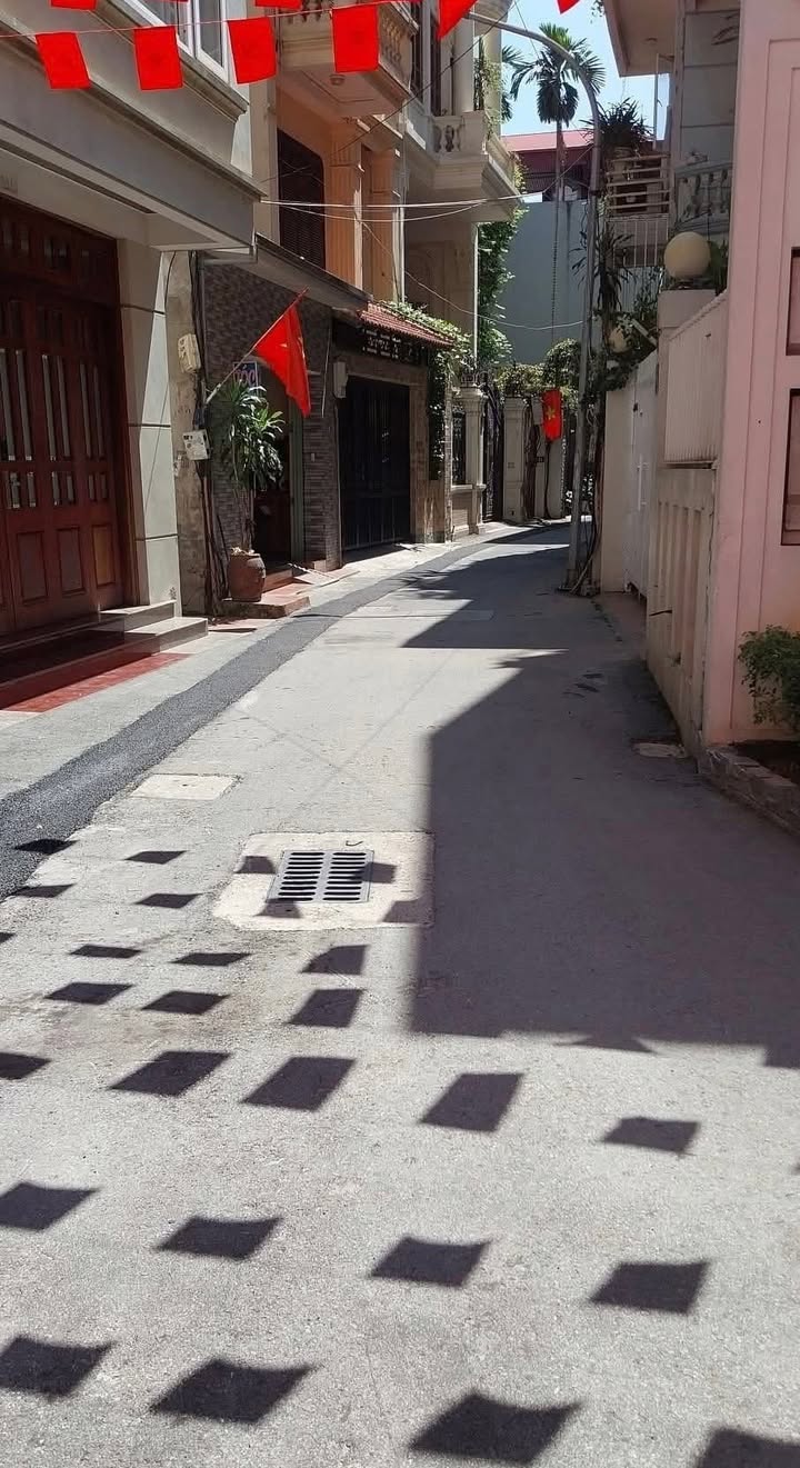 Nhà phố Nguyễn Hoàng, Nam Từ Liêm 42m² giá 8 tỷ - Mặt tiền rộng, sẵn sàng ở ngay!