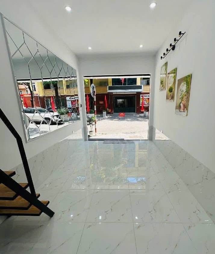 Nhà nhỏ tại Tập thể Thanh Xuân Bắc 21.8m² giá 2.7 tỷ - Kinh doanh sầm uất, ô tô tránh