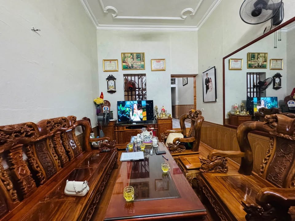 Nhà phố Đông Hương 52m² giá 2.45 tỷ - Gần chợ đầu mối, kinh doanh thuận lợi!