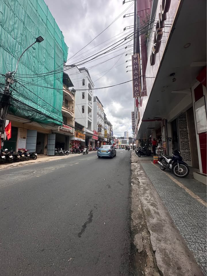 Nhà mặt tiền 3/2, Đà Lạt 94m² giá 35 tỷ - Vị trí kinh doanh đắc địa!