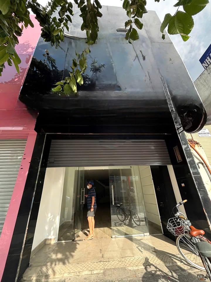 Nhà mặt tiền Hòa Bình, Tân Phú 160m² giá 35 triệu - Không gian lý tưởng cho kinh doanh!
