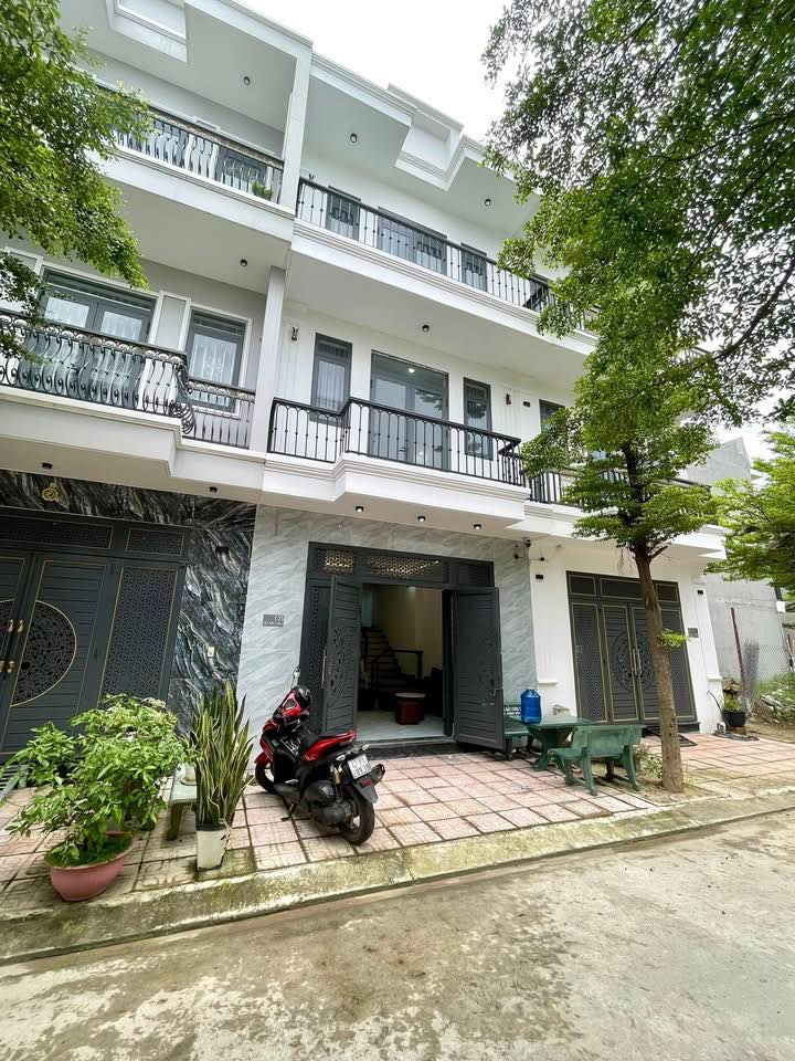 Nhà cho thuê 1 trệt 2 lầu An Phú, Thuận An 4 phòng ngủ - Đầy đủ nội thất, giá 13,5 triệu