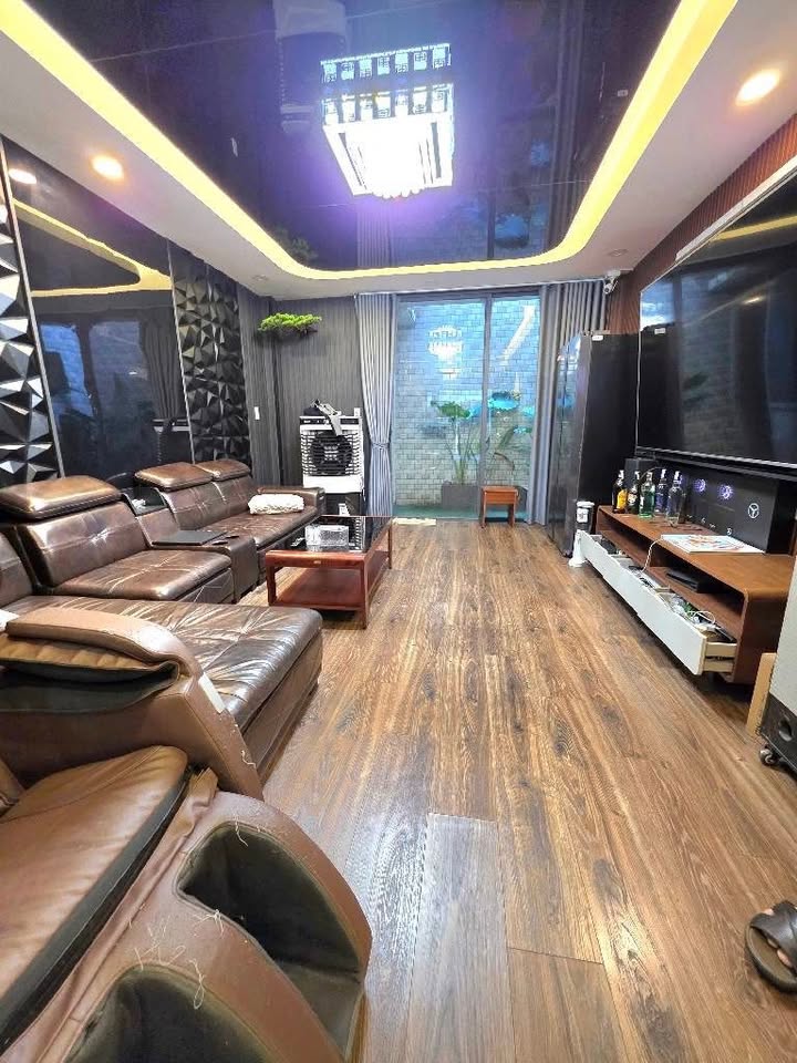 Nhà phố Bình Tân 80m² giá 10.5 tỷ - Full nội thất sang trọng ngay ở!