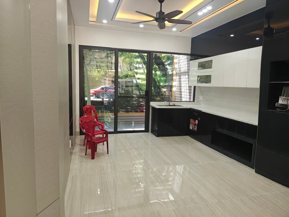 Nhà mặt tiền đường Trần Nguyên Hãn 98m² giá 16 tỷ - Cơ hội đầu tư hấp dẫn!