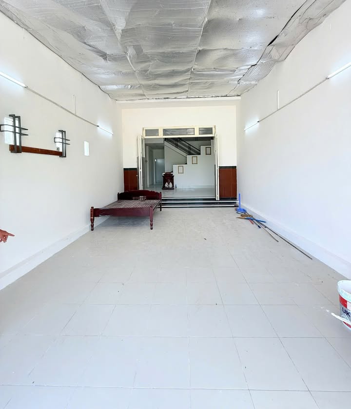 Nhà trệt lửng 2 phòng ngủ KDC Bình Nhựt 100m² giá 5 triệu - Thuận tiện ô tô vào tận nhà!