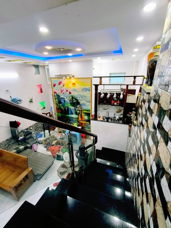 Nhà mặt tiền kinh doanh 5 tầng Đống Đa, Quy Nhơn giá 4 tỷ - Đầu tư sinh lời ngay!