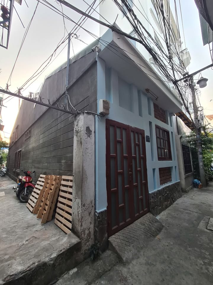 Nhà góc 2 mặt hẻm Thành Thái, Quận 10, diện tích 100m², giá 16.5 tỷ - Cơ hội đầu tư tuyệt vời!