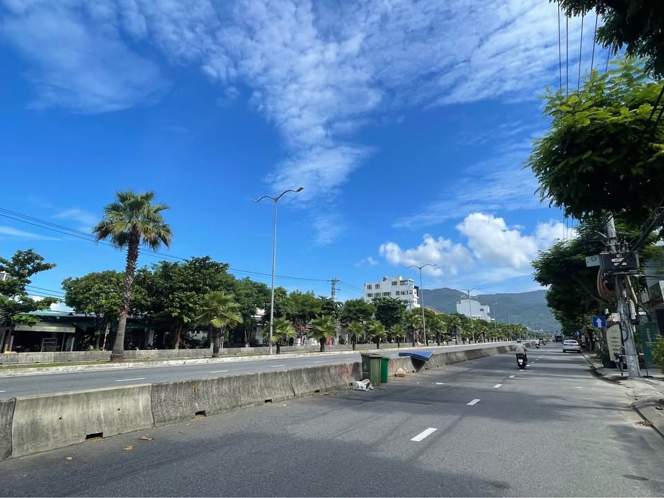 Bán nhà mặt tiền Ngô Quyền, Sơn Trà, Đà Nẵng - Diện tích 7m², giá 5.55 tỷ, vị trí đẹp cho kinh doanh!