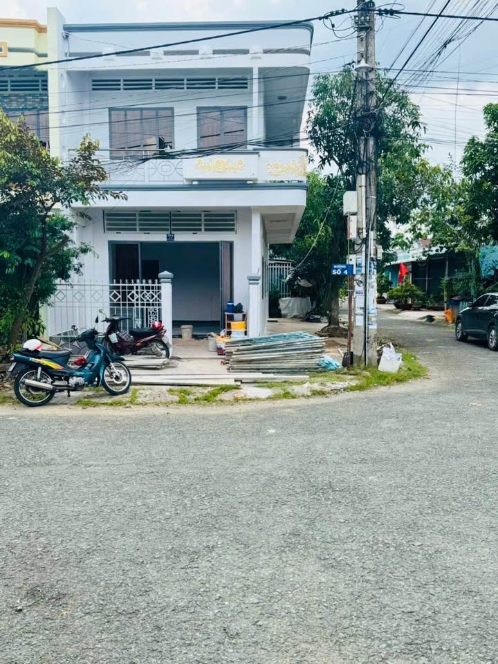 Nhà góc 2 mặt tiền tại khu Hưng Thịnh Đức, Vĩnh Long 87m² giá chỉ 1.95 tỷ - Tiện ích đầy đủ!