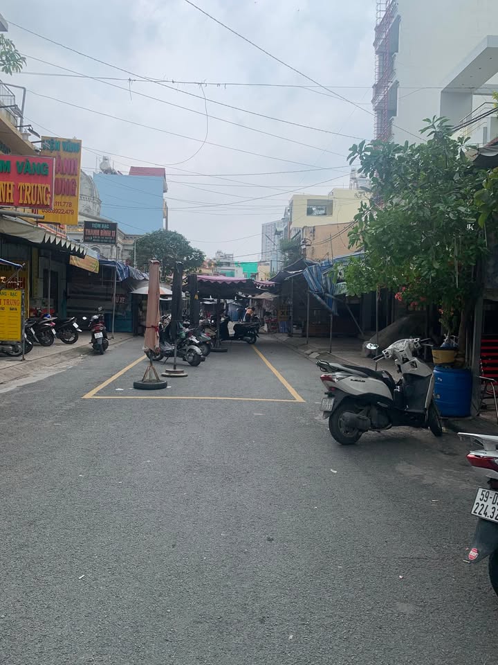 Nhà phố mặt tiền Tân Phú 100m² giá 18 tỷ - Đầu tư sinh lời 10 triệu/tháng!