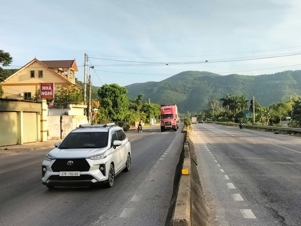 Đất nền lô góc 180m² Quốc Lộ 1A Diễn Châu giá chỉ 2 tỷ - Cơ hội đầu tư tuyệt vời!