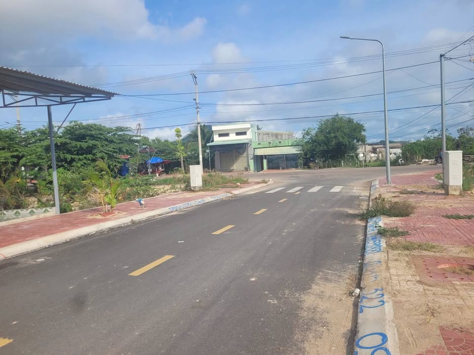 Đất kinh doanh 100m² Nhơn Phú - Giá chỉ 2.7 tỷ, cơ hội đầu tư tuyệt vời!