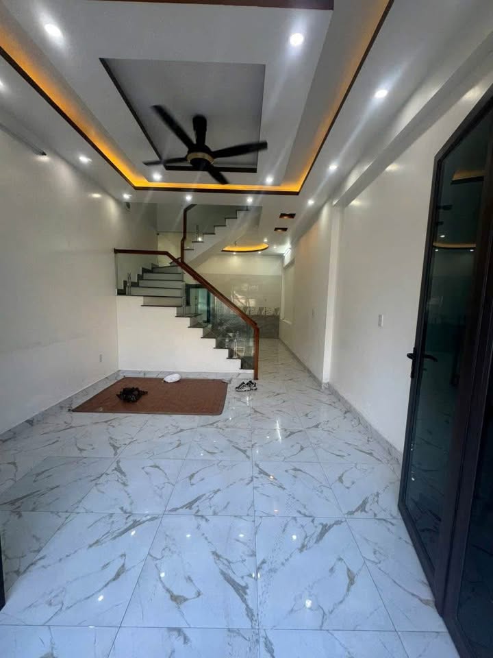 Nhà 3 tầng đường Trần Nhội, Kiến An 42m² giá 2 tỷ - Ô tô đỗ cửa, gần trường mầm non!