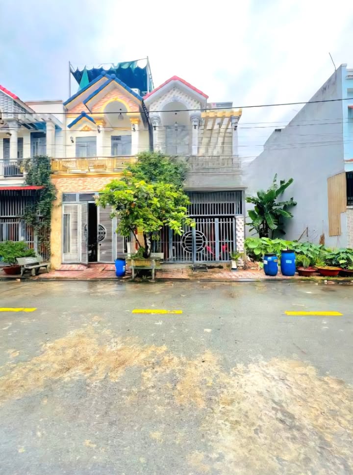 Nhà riêng Tân Đông Hiệp 64m² giá 3.9 tỷ - Sổ hồng riêng, gần ngã tư Chiêu Liêu!