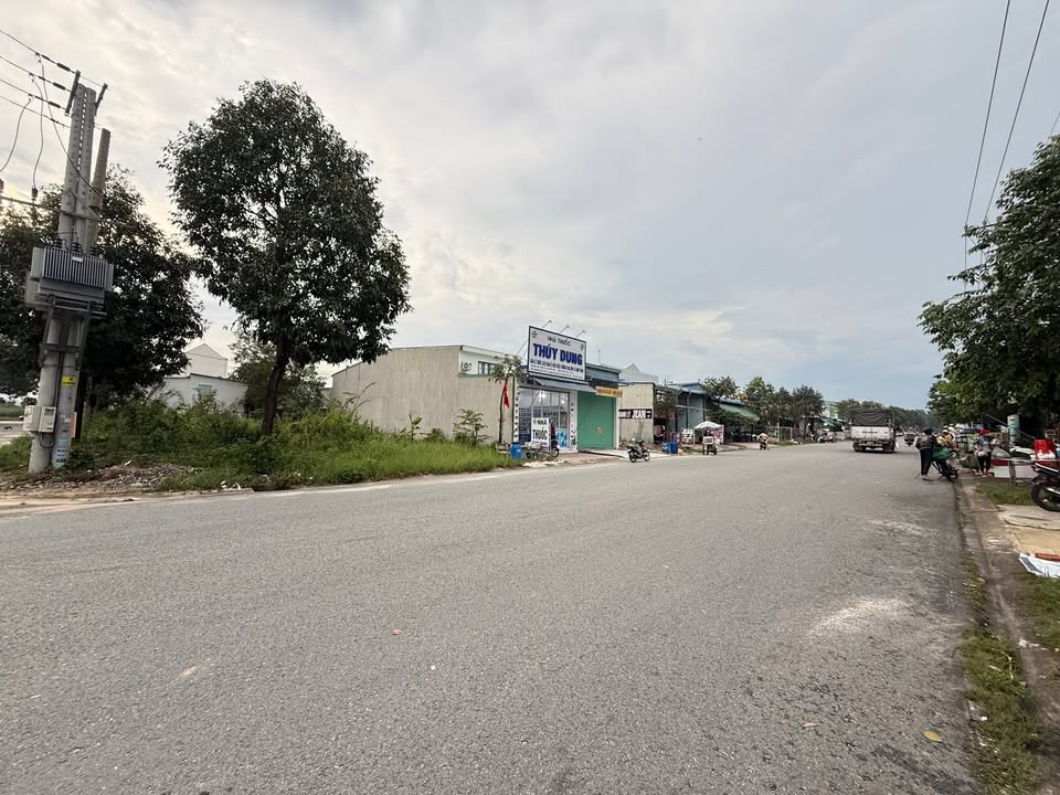 Đất góc 429m² mặt tiền đường nhựa DH3 - NH7, Bến Cát giá 13 tỷ - Đầu tư sinh lời ngay!