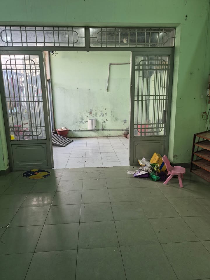 Nhà Hóc Môn 73m² giá 2.4 tỷ - Nở hậu, dọn vào ở ngay!