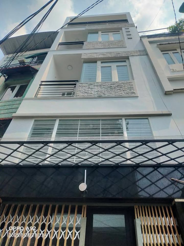Nhà 5 tầng Tân Sơn Nhì, 37m² giá 6 tỷ - Đẹp như mơ, vào ở ngay!
