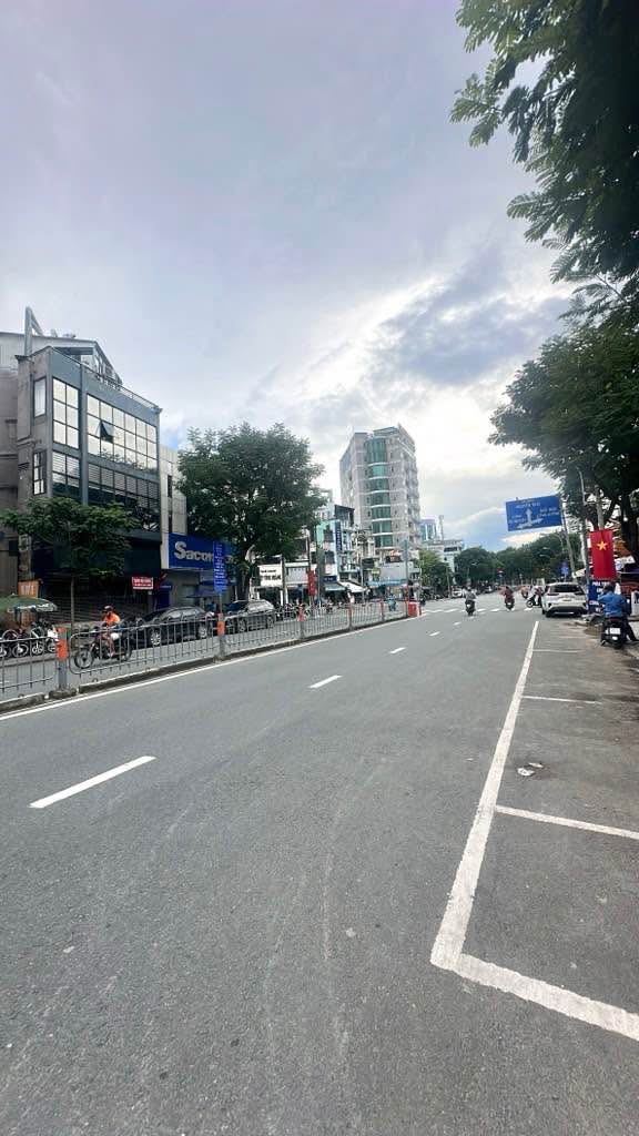 Nhà phố mặt tiền Nguyễn Cư Trinh, Quận 1, 74m² giá 23 tỷ - Kinh doanh sầm uất!