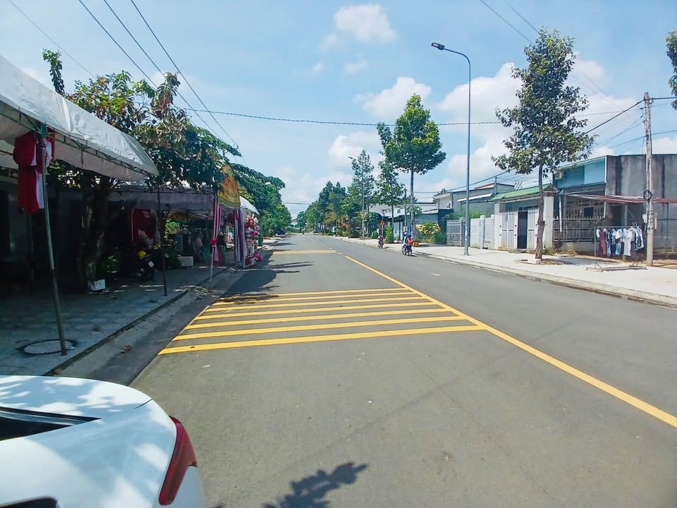 Đất nền mặt tiền đường Hùng Vương, Tân Phú 123.5m² giá 2.3 tỷ - Sổ hồng chính chủ!