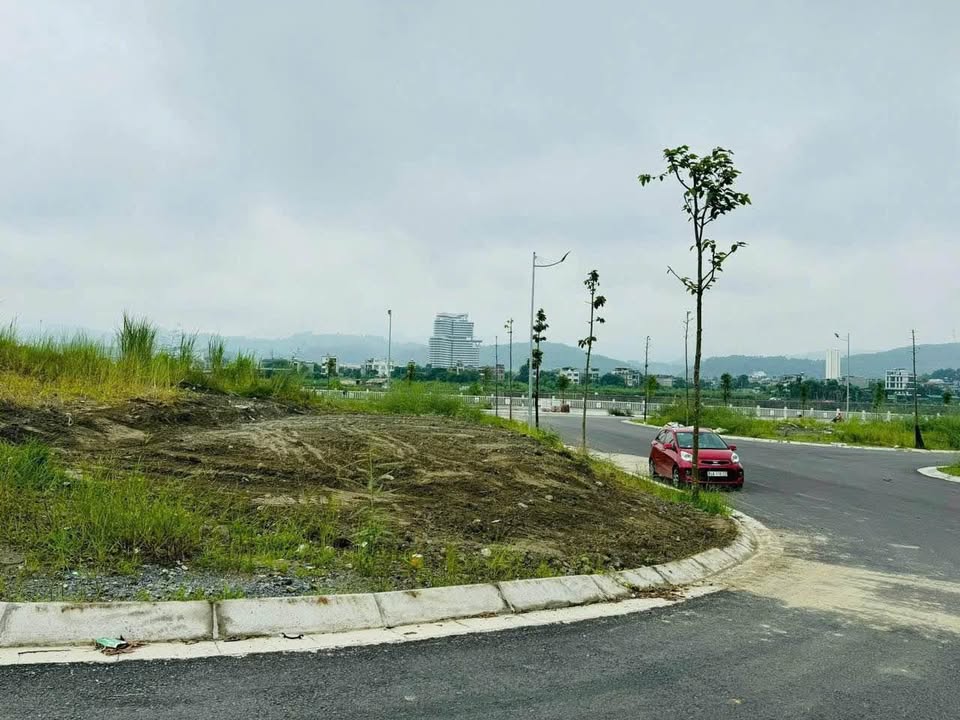 Lô đất 2 mặt tiền Đinh Bộ Lĩnh, Vạn Hoà 126,5m² giá 3.3 tỷ - Đầu tư sinh lời tuyệt vời!