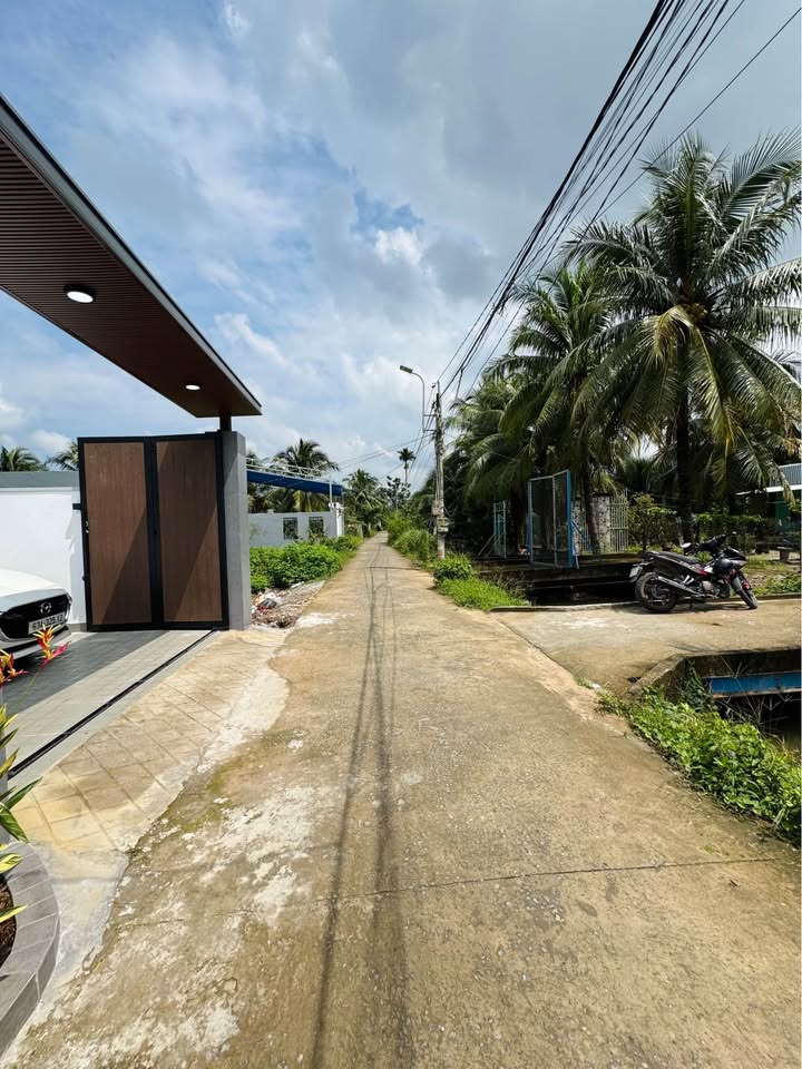 Nhà phố 1 trệt 1 lầu tại Trung An, Mỹ Tho 92.4m² giá 2.25 tỷ - Full nội thất, bao sang tên!