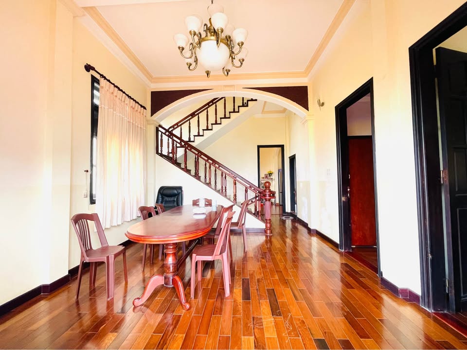 Nhà Biệt Thự Cổ 2 Mặt Tiền Tô Hiến Thành, Đà Lạt 540m² giá 34.5 tỷ - Gần Hồ Xuân Hương!