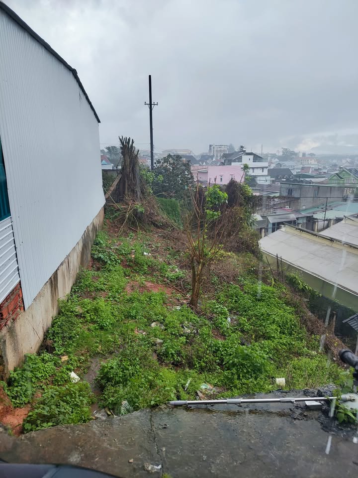 Bán đất hẻm Hồ Xuân Hương Đà Lạt 150m² - Sổ đỏ chính chủ, giá 1,6 tỷ!