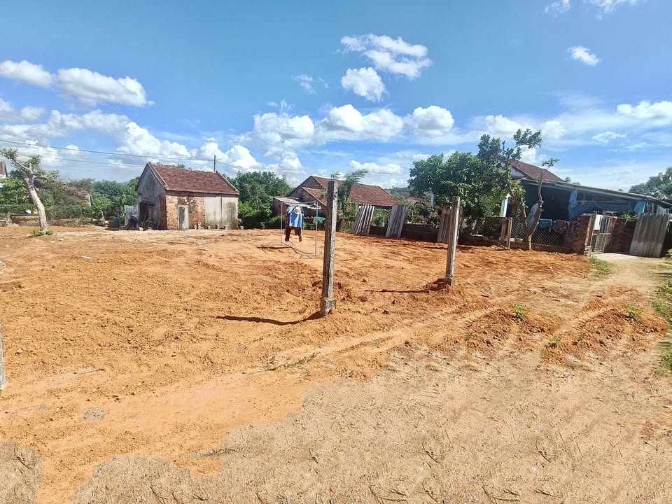 Đất thổ cư thôn 2, Bình Nghi, Tây Sơn 100m² chỉ 230 triệu - Đường ô tô đậu thoải mái!