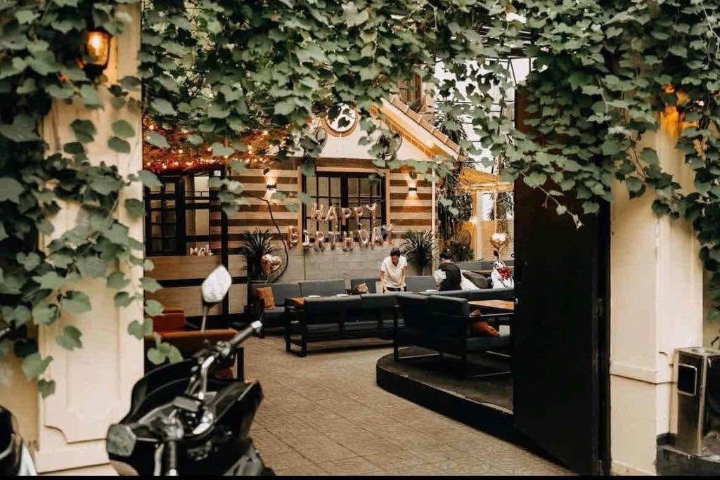 Villa cho thuê tại Thảo Điền, quận 2, 500m² - Vị trí kinh doanh sầm uất!