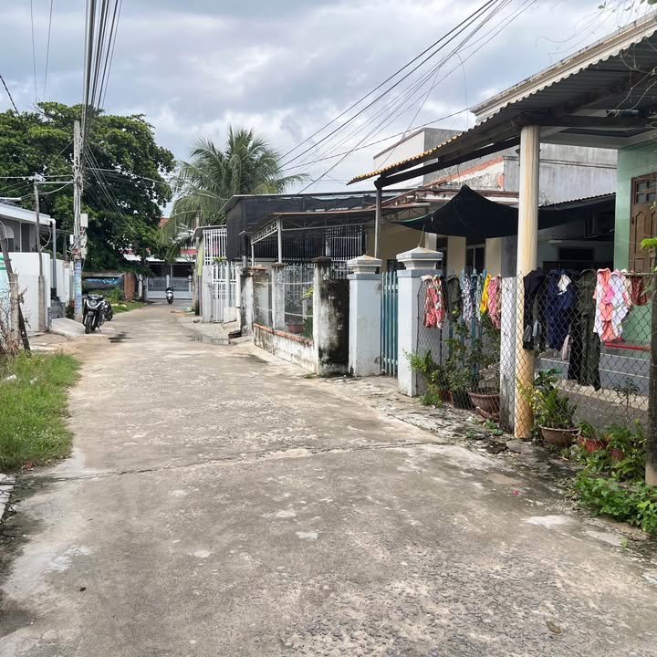 Nhà cấp 4 xã Vạn Hưng, Vạn Ninh 127m² giá 1.2 tỷ - Cách biển chỉ 140m!