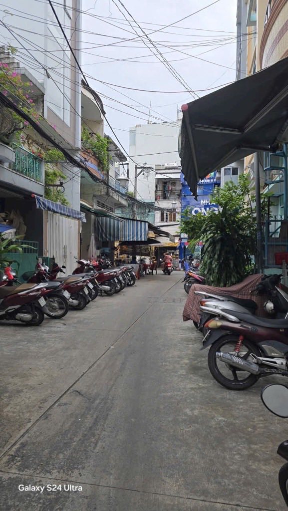 Nhà phố Hùng Vương Quận 10 79m² giá 11 tỷ - Hẻm xe hơi 8m không lộ giới!