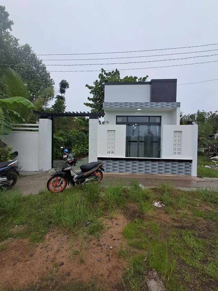 Nhà mới xây tại khu Minh Linh, Phường 5, TP Vĩnh Long 102m² giá 1.1 tỷ - Thương lượng ngay!