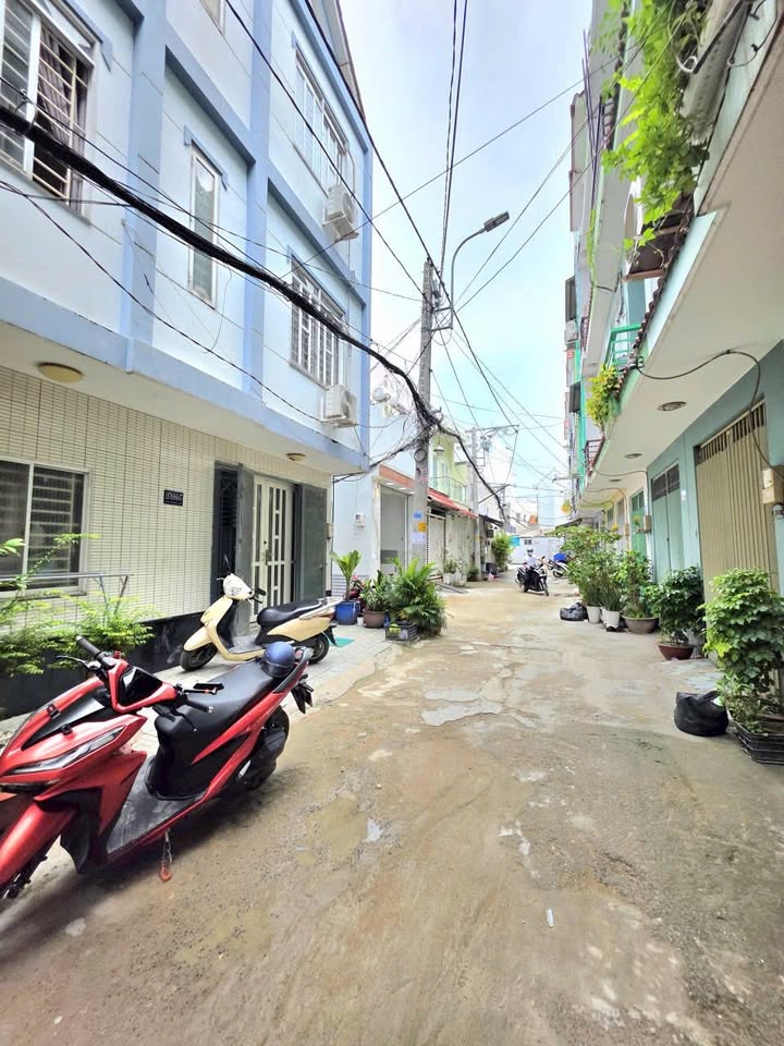 Nhà phố 3 tầng khu VIP Huỳnh Tấn Phát 30m² chỉ 2.79 tỷ - Sân riêng đậu xe thoải mái!