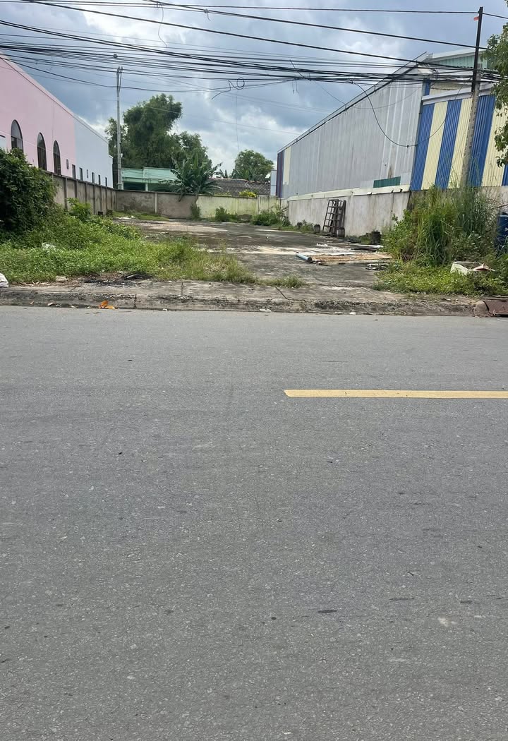 Đất thổ cư 2 mặt tiền Quốc lộ 57B, 560m² giá 5.6 tỷ - Cơ hội đầu tư hấp dẫn!