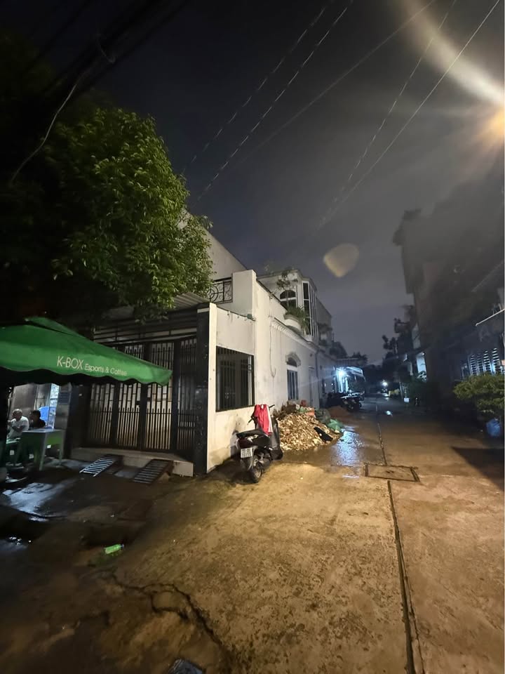 Nhà mặt tiền kinh doanh Ấp Chiến Lược, Bình Tân 80m² giá 4 tỷ - Căn góc thoáng mát!