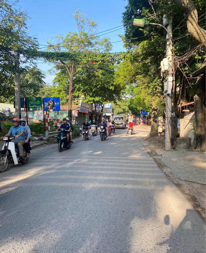 FrontHouse Hoàng Quốc Việt 35m² giá 19.8 tỷ - Mặt ngõ thông kinh doanh!