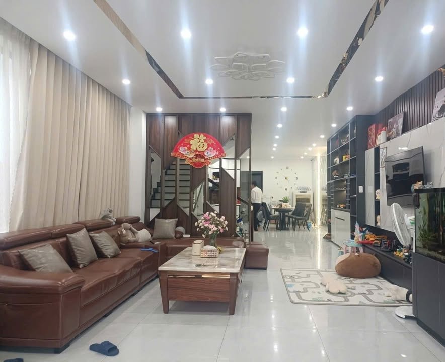 Nhà 2 tầng 90m² tại Ông Ích Khiêm, Hải Châu - Giá chỉ 5 tỷ, cơ hội không thể bỏ lỡ!