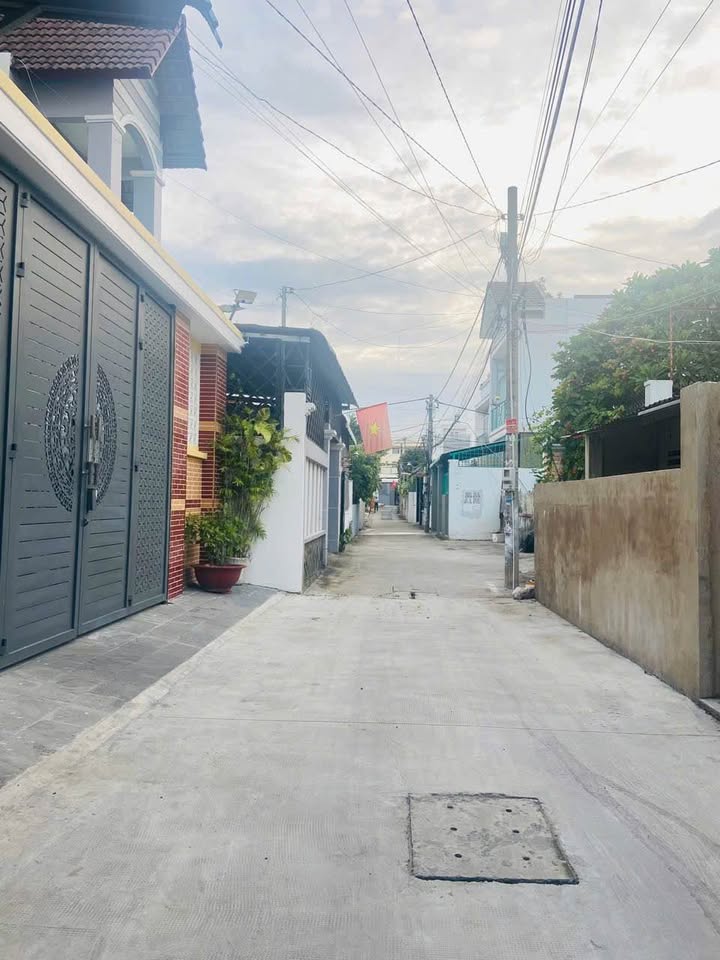 Nhà 1 trệt 2 lầu tại Tân Hiệp, Biên Hòa, 80m² giá chỉ 3 tỷ - Sổ đỏ chính chủ!